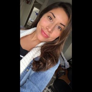 Meet your Posher, Alejandra